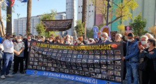 İzmir'de Ankara katliamı anması: Siyasi bir cinayettir