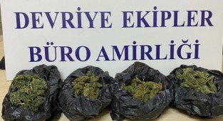 İzmir'de durdurulan bir araçtan uyuşturucu çıktı