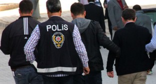 İzmir merkezli çeteye darbe: 34 gözaltı