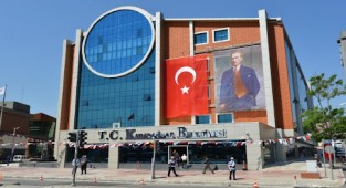 Karabağlar’da o isim meclis üyeliğinden uzaklaştırıldı!