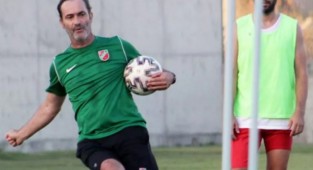 Karşıyaka Cüneyt Biçer ile yollarını ayırdı!