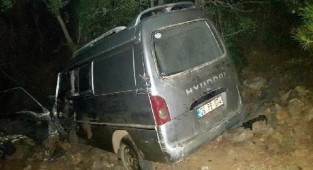 Minibüsle kamyonet çarpıştı; 1 ölü, 1 yaralı