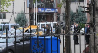 Öldürdüğü sevgilisini emniyet müdürlüğü bahçesine bıraktı!