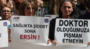 Sağlık çalışanlarına saldıran iki kişi serbest bırakıldı