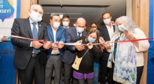 Soyer Kent Konseyi binasının açılışını yaptı: “Teksek yalnızız, birlikteysek tamız”