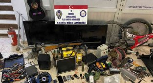 İzmir'de azılı hırsız, evi mağazaya çevirmiş