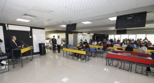 Başkan Arda öğrencilerle bir arada