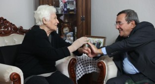 Başkan Batur, Neriman Öğretmenini unutmadı