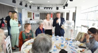 Başkan İduğ Bornova’nın üreten kadınlarıyla buluştu