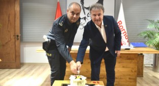 Başkan İduğ’dan Emniyet Müdürü Şahin’e “Hoş geldiniz pastası” 