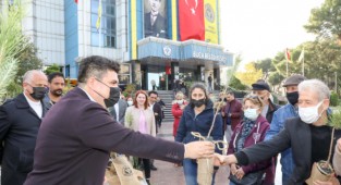 Başkan Kılıç'tan Bucalılara fidan hediyesi!