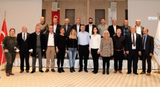 Başkan Sandal, Bayraklılı muhtarların takdirini topladı