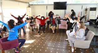 Bayraklı'da 60 yaş üstüne örnek uygulama