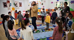 Bornova'da çocuk hakları oyunla anlatıldı