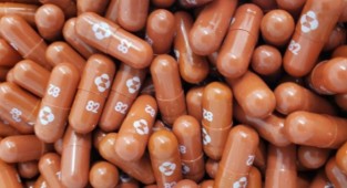 Covid-19 hapına dünyada ilk onay