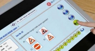 Ehliyet sınavında animasyonlu soru dönemi