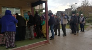 Ekmeğe zam, 'Halk Ekmek'e kuyruk