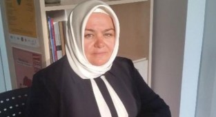 Eski bakanın üç maaş aldığı ortaya çıktı