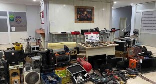 Evinden bir kamyonet dolusu çalıntı malzeme çıktı