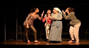 Gaziemir'de kadına şiddete karşı tiyatro