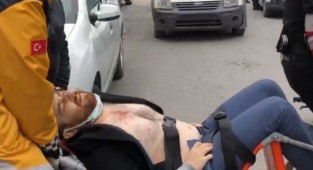 Haciz için evine gelen avukatı öldürdü