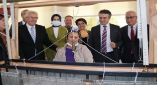 ”İpek” İzmirli kadınların elinde can buluyor