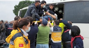 İşçi servisi faciası! 2 kişi öldü, 15 kişi yaralandı 