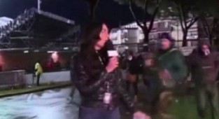 İtalya’da canlı yayında kadın muhabire taciz 