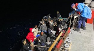 İzmir açıklarında 59 düzensiz göçmen kurtarıldı