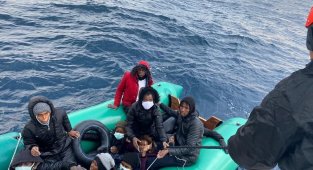 İzmir açıklarında 61 düzensiz göçmen kurtarıldı