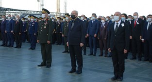 İzmir, Atatürk’ü andı