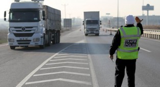 İzmir'de 21 bin 221 sürücüye trafik cezası