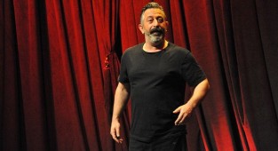 İzmir'de Cem Yılmaz'a protesto!