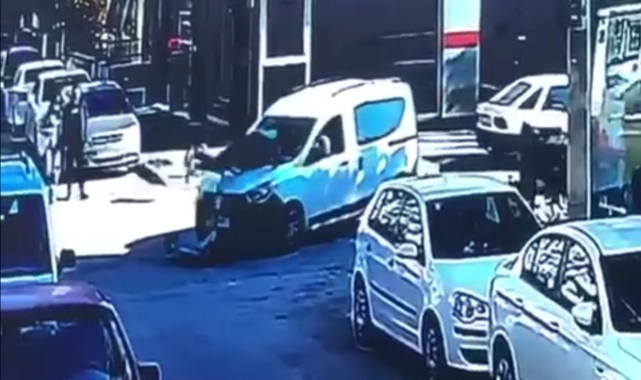 İzmir'de scooter ile araç çarpıştı