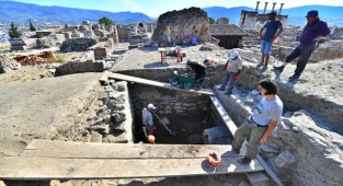 İzmir'deki arkeolojik kazıda DNA laboratuvarı kuruldu