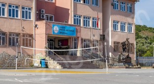 İzmir'deki okulda eğitime koronavirüs engeli