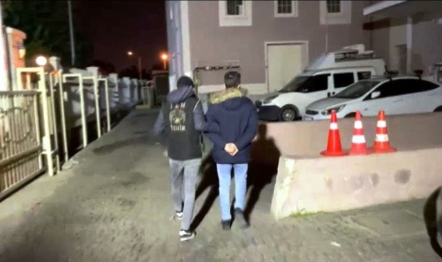 İzmir'de FETÖ operasyonu: Subaylarında olduğu 76 şüpheli yakalandı