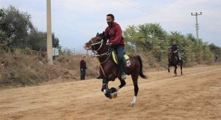 İzmir'de geleneksel rahvan at yarışları yapıldı