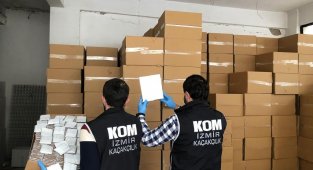 İzmir'de kaçakçılık baskınları: 1 tır ve 5 kamyon kaçak ürün ele geçirildi