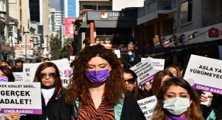 Kadın avukatlar şiddete karşı yürüdü!