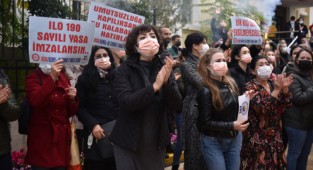 Kadınların sesi Bornova’dan yükseldi 