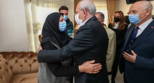 Kılıçdaroğlu'ndan Başak Cengiz'in ailesine taziye ziyareti