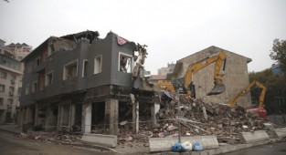 Konak Belediyesi binası eski yerinde yeniden yükselecek