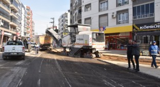 Torbalı’da yol çalışmaları 8 ekiple devam ediyor 
