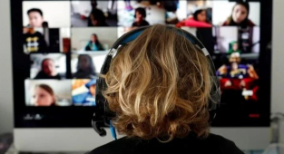 900 kişi Zoom toplantısıyla kovuldu 