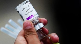 AstraZeneca, Oxford Üniversitesi ile Omicron varyantına karşı aşı üzerinde çalışıyor