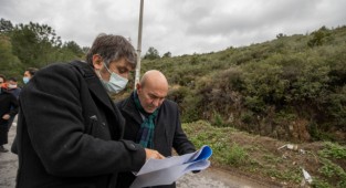 Soyer'den istinat duvarı çöken siteye inceleme: “Mağduriyetleri hızla gidereceğiz”