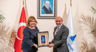 Başkan Soyer, turizm sektörünün temsilcileriyle bir araya geldi 