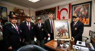 Başkan Tugay’dan çınarlara yeni yıl ziyareti