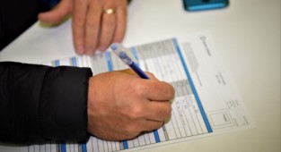 Bornova'da Altın Bilezik iş arayanlarla iş verenleri buluşturuyor 